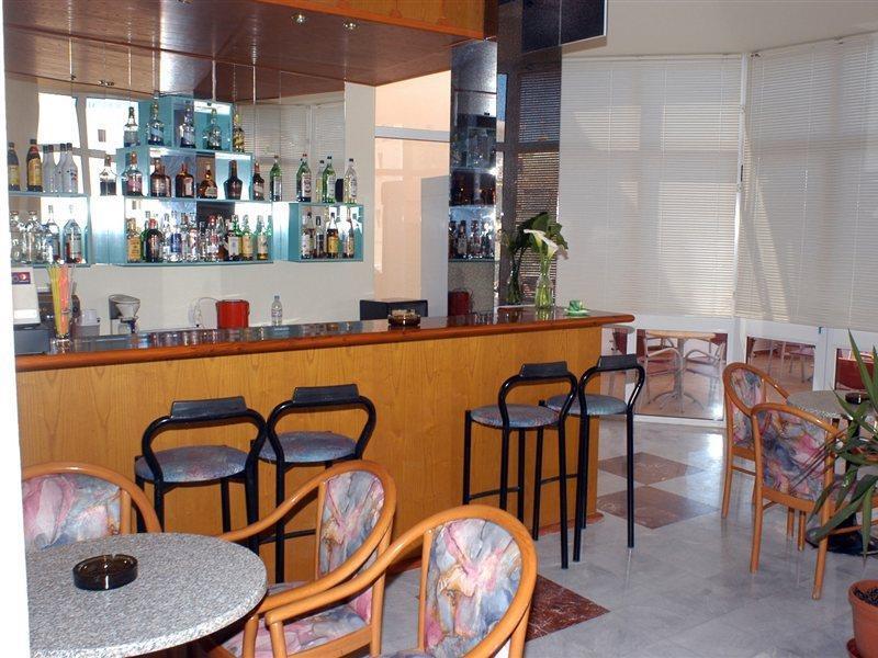 Daisy Hotel Apartments レティムノ エクステリア 写真